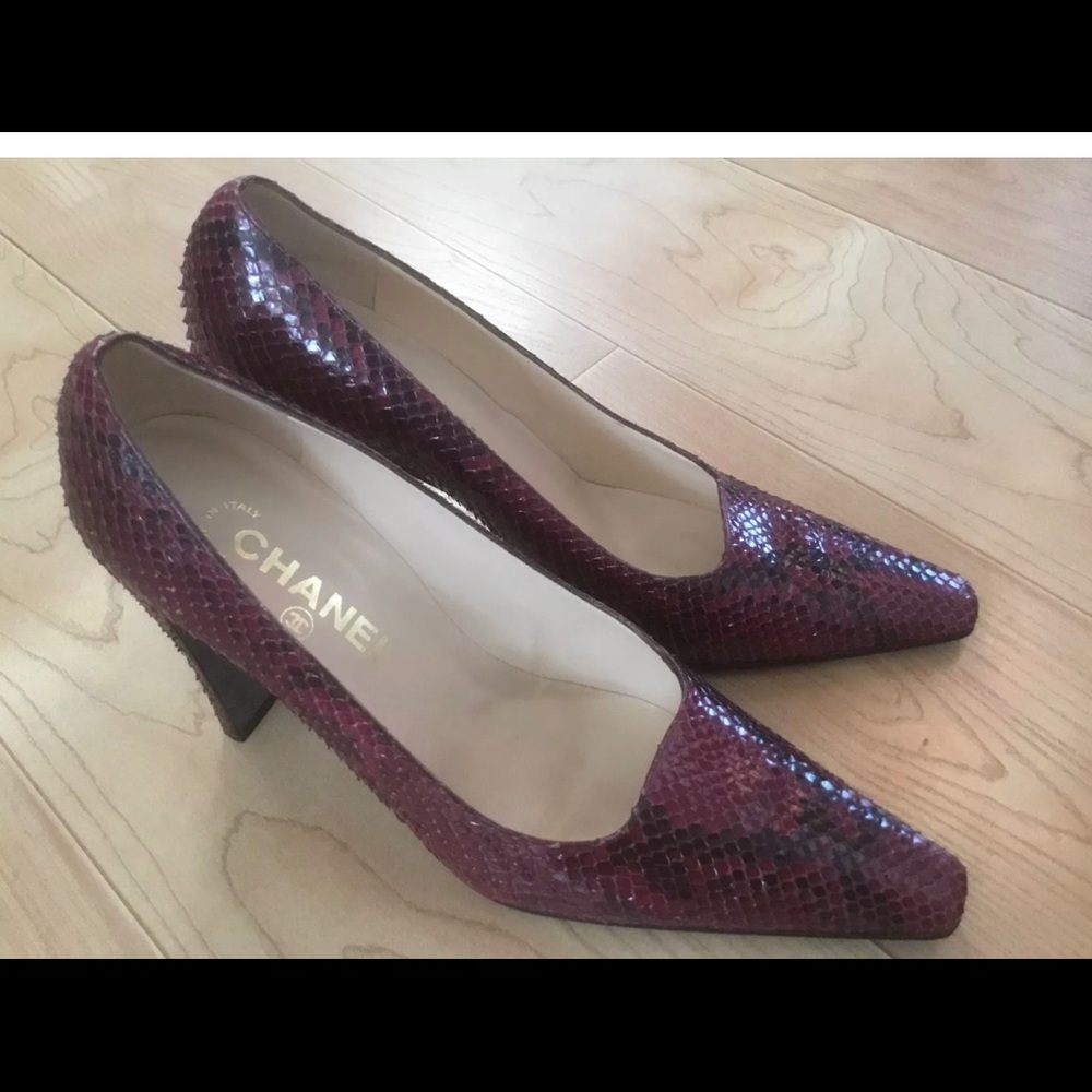 Pair Chanel python shoes size39.5 (US 9.5)